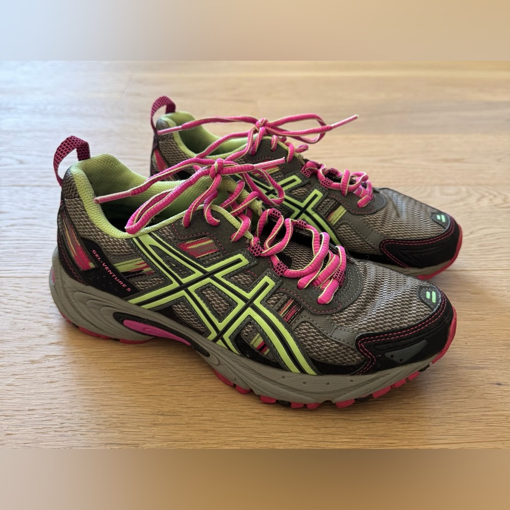 Women’s ASICS Gel Venture 5 Running Shoe Sneaker- Size 7.5
Great condition